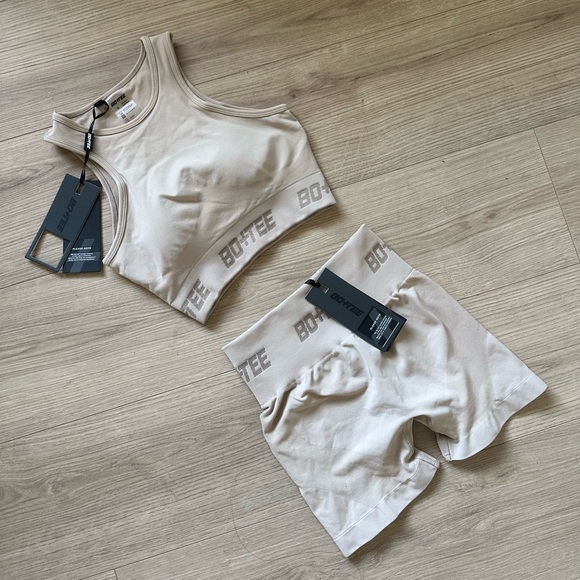 BO+TEE Beige Seamless Sports Bra & Shorts SET NWT S - Picture 8 of 8